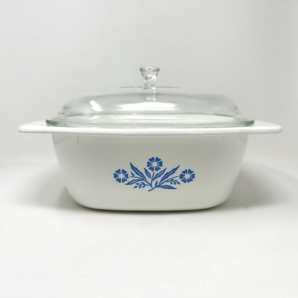 Vintage Corning Ware Blue Cornflower 4qt. Dutch Oven w/Lid Beautiful Condition!